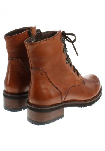 Ботинки на шнуровке