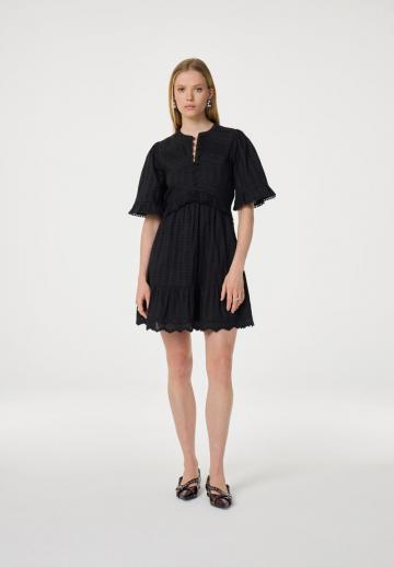 Короткое платье