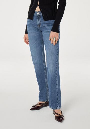 Прямые джинсы