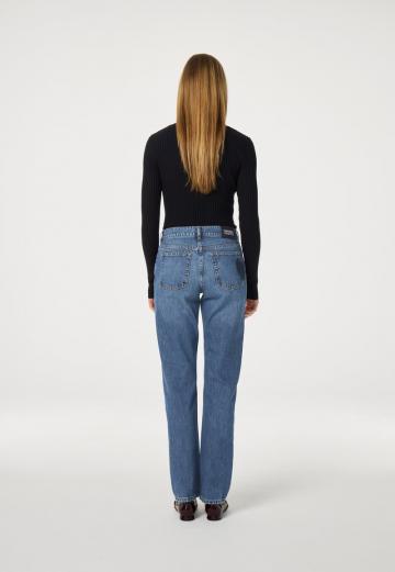 Прямые джинсы