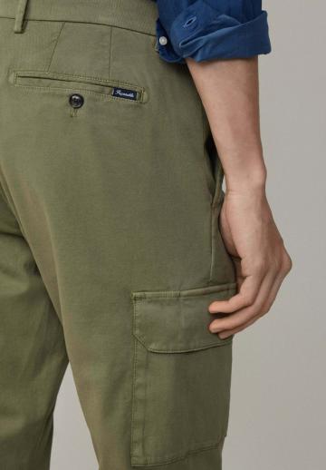 Брюки с накладными карманами