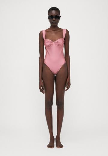 Слитный купальник