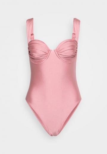 Слитный купальник