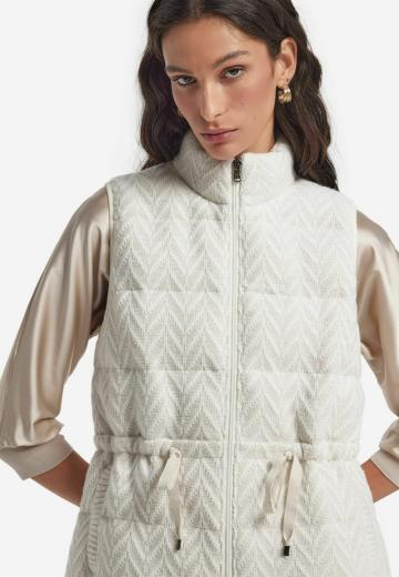 Длинный жилет