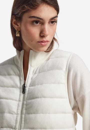 Пуховой жилет