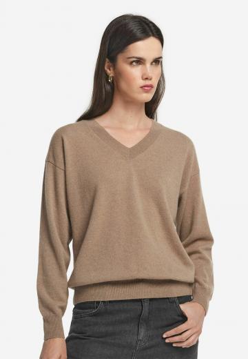 Пуловер с вырезом V