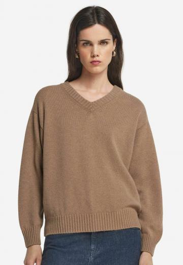 Пуловер с вырезом V