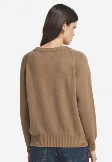 Пуловер с вырезом V