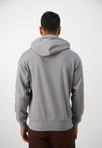 Спортивная кофта