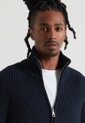 Вязаная кофта