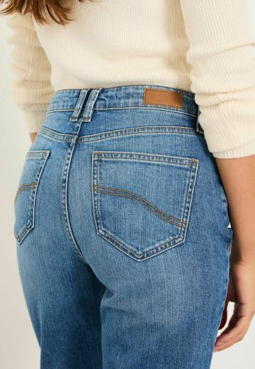 Прямые джинсы