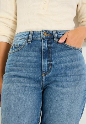 Прямые джинсы