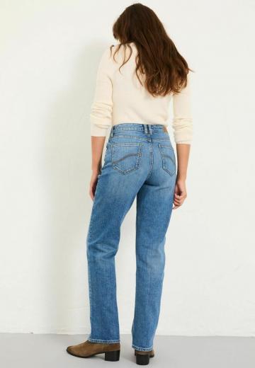 Прямые джинсы