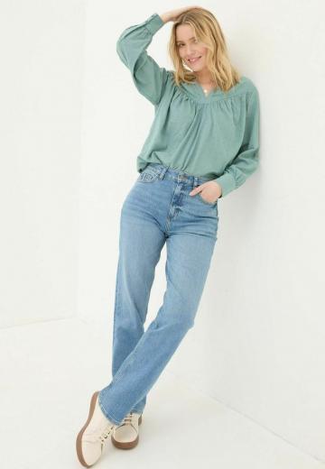 Прямые джинсы