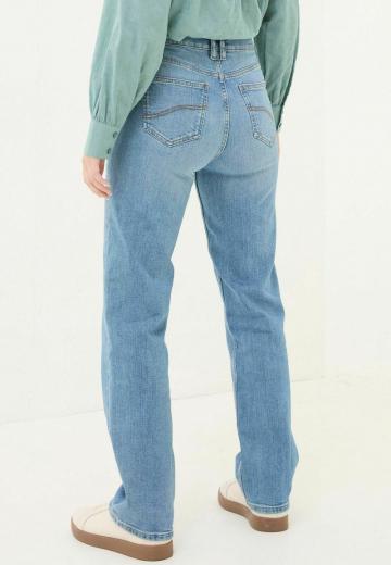 Прямые джинсы