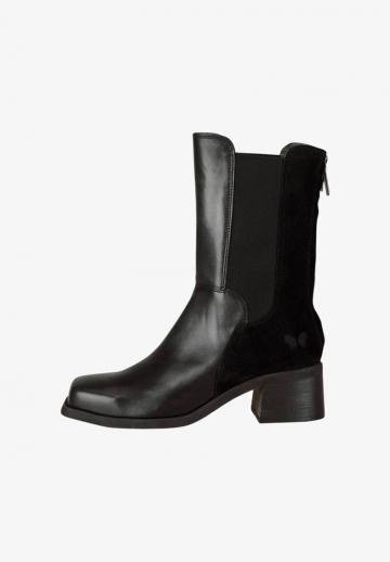 Гандбольные кроссовки