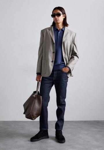 Прямые джинсы