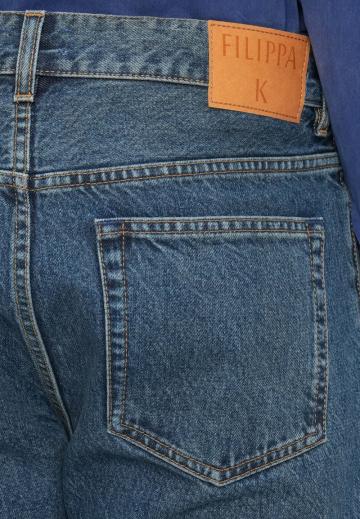 Прямые джинсы