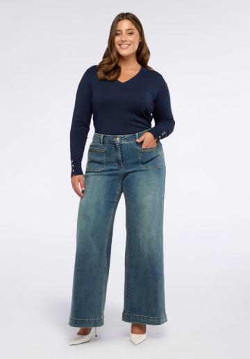 Пуловер с вырезом V