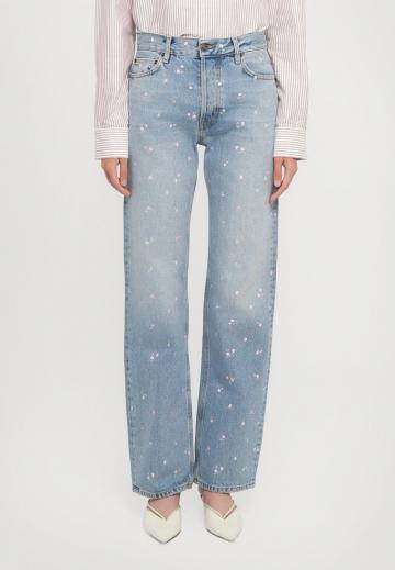 Прямые джинсы