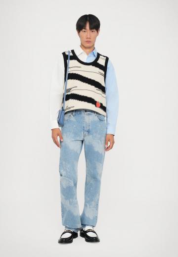 Прямые джинсы