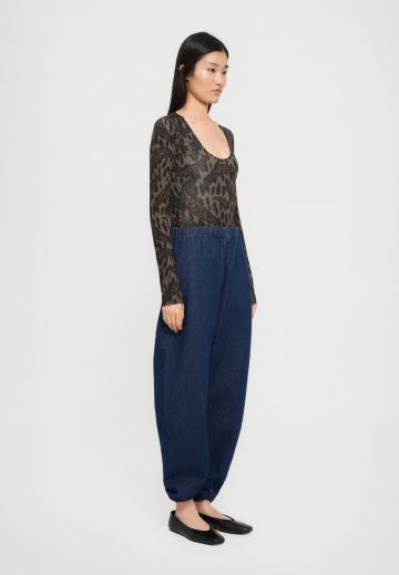 Свободные джинсы