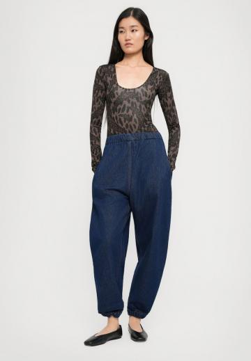 Свободные джинсы