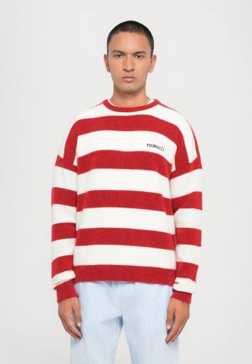 Пуловер в полоску