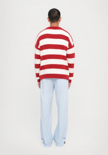 Пуловер в полоску