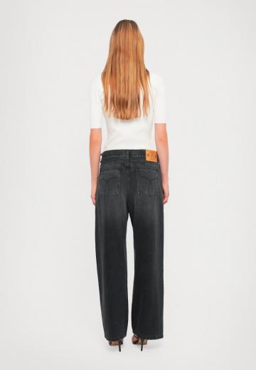 Свободные джинсы