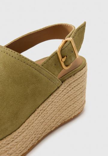 Босоножки на танкетке