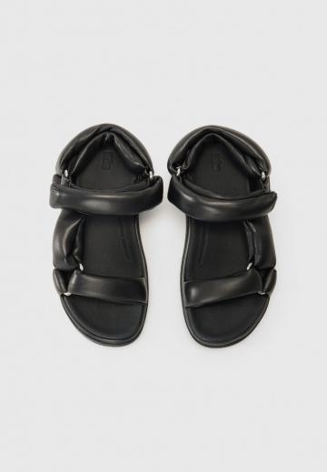 Босоножки на танкетке