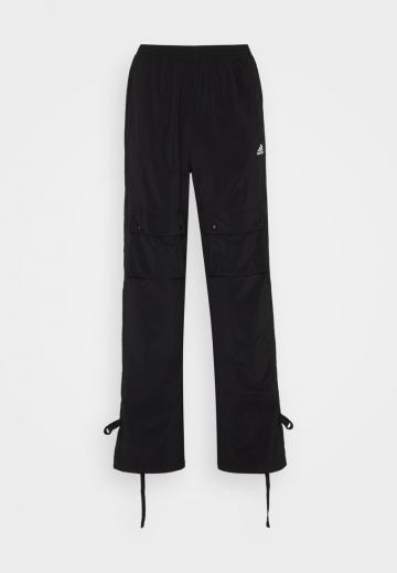 Брюки с накладными карманами