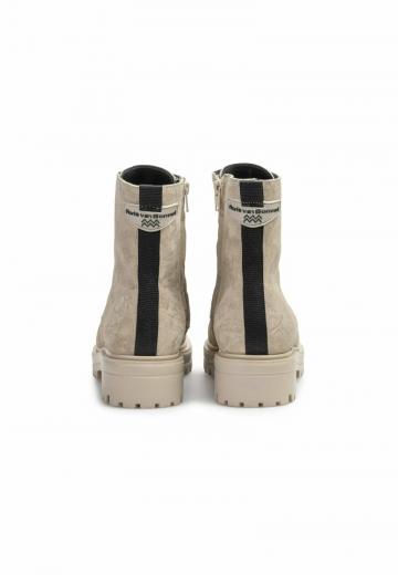 Ботинки на шнуровке