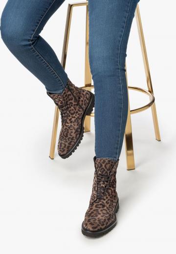 Ботинки на шнуровке