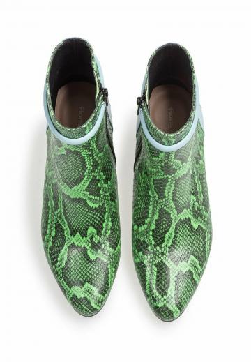 Полусапожки на высоком каблуке