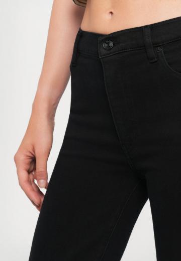 Короткие джинсы