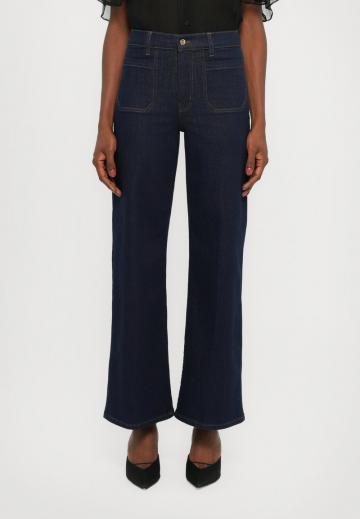 Клешеные джинсы