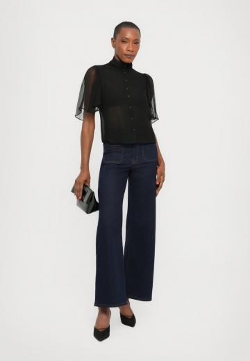 Клешеные джинсы