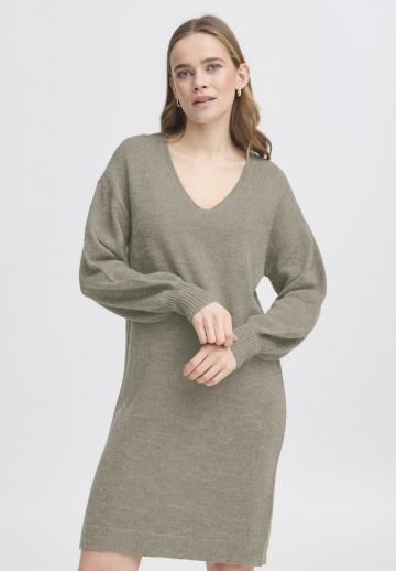 Вязаное платье