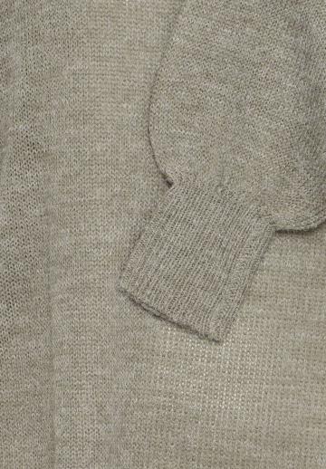 Вязаное платье