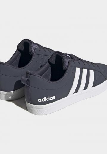 Походные кроссовки