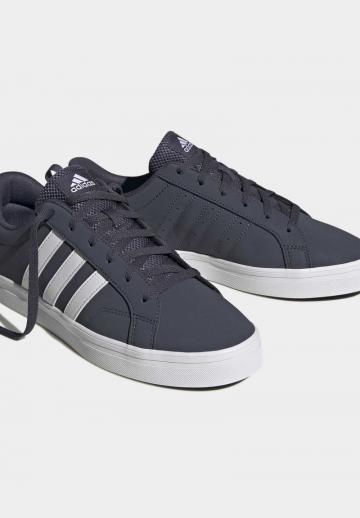 Походные кроссовки