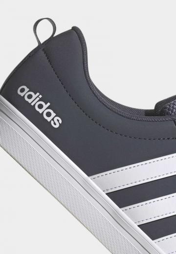 Походные кроссовки