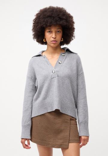 Пуловер с воротником поло