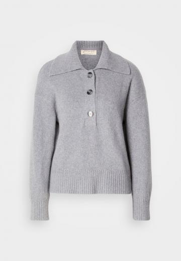 Пуловер с воротником поло