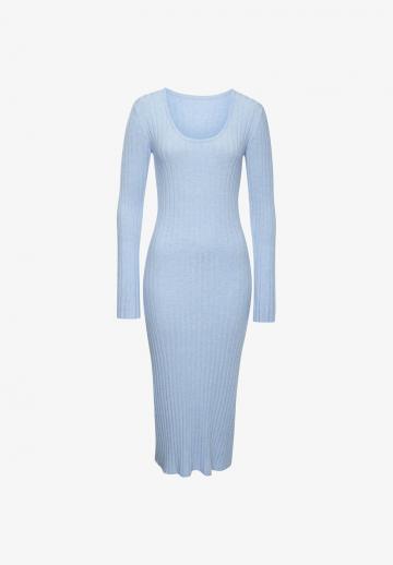 Вязаное платье