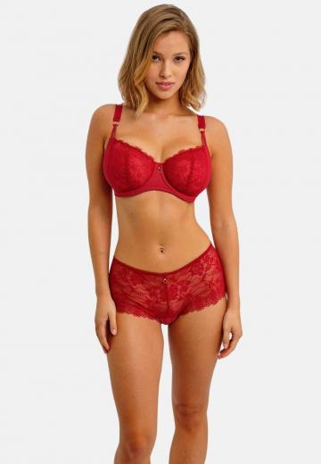 Трусы на бедрах