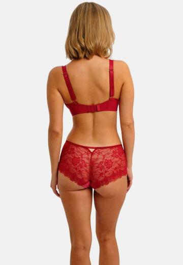 Трусы на бедрах