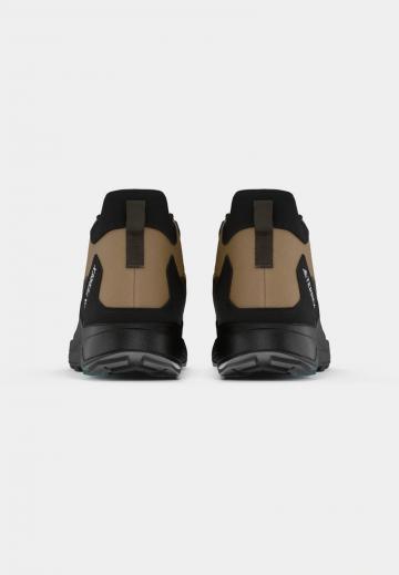 Походные ботинки